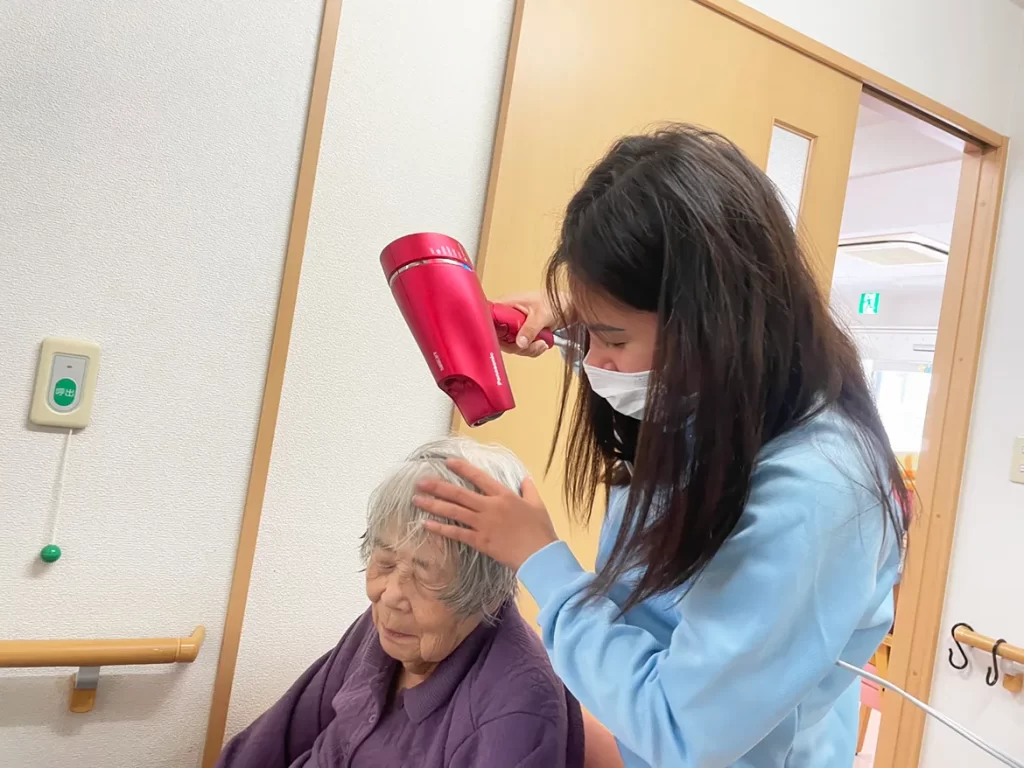 デイサービスセンター 古の市 実習学生の様子